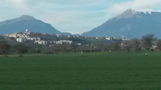 Paride Di Pasquale - Sant’Omero con lo sfondo dei Monti Gemelli